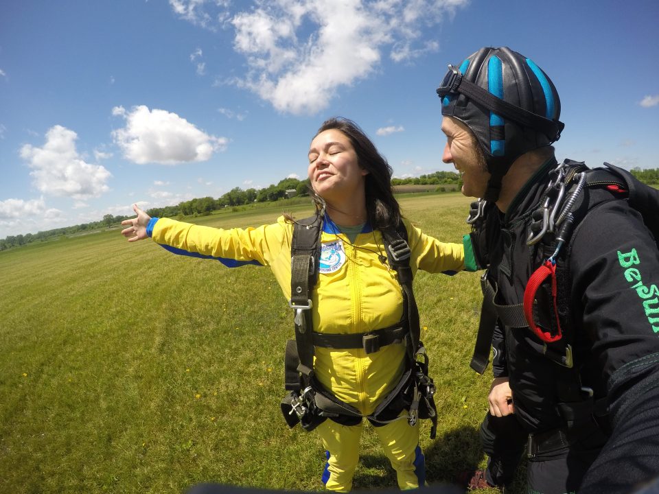 Skydiving outfits for woman - what to wear to look good