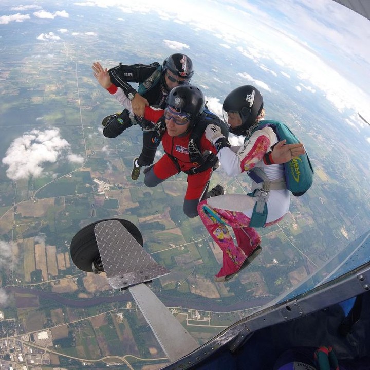 Woman learning to skydiving with AFF training at Wisconsin Skydiving Center near Milwaukee