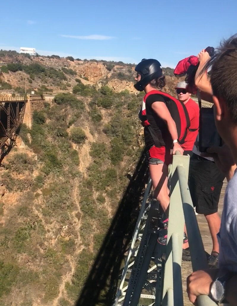 what-are-the-differences-between-skydiving-and-base-jumping